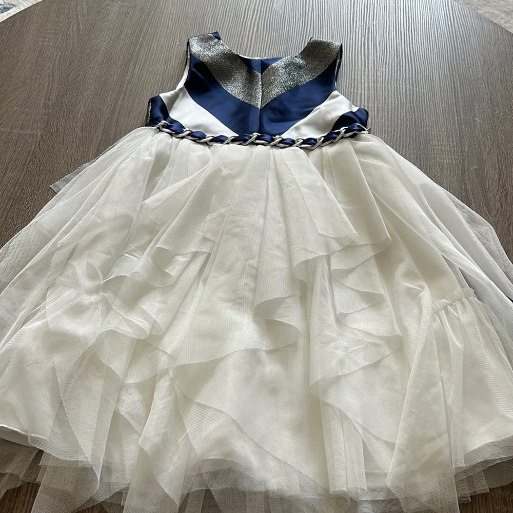 Elegant dress!